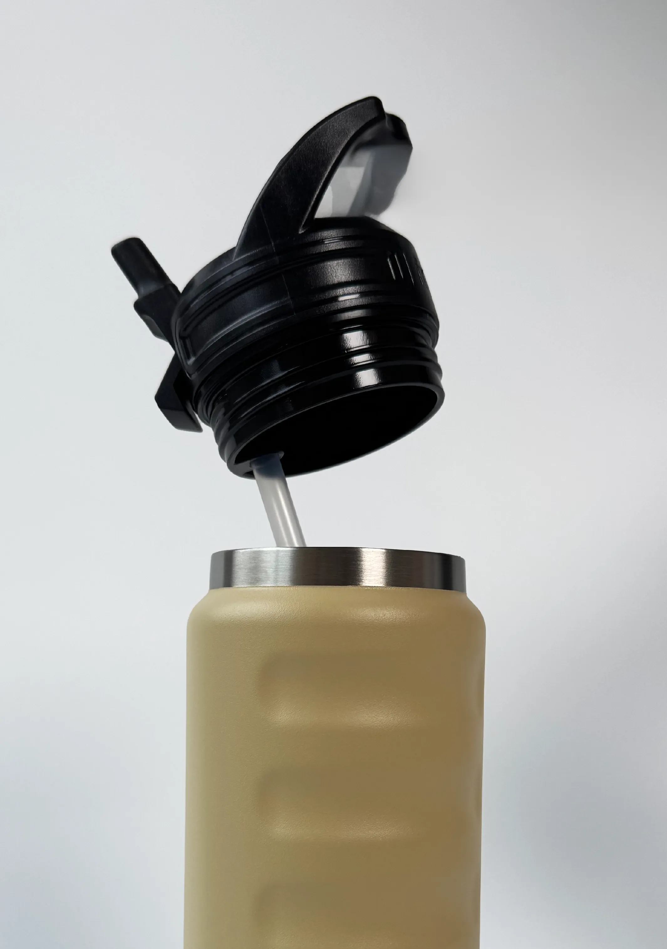 Fridgy 780ml Grip Range Sippy Lid Water Bottle Sandy Taupe