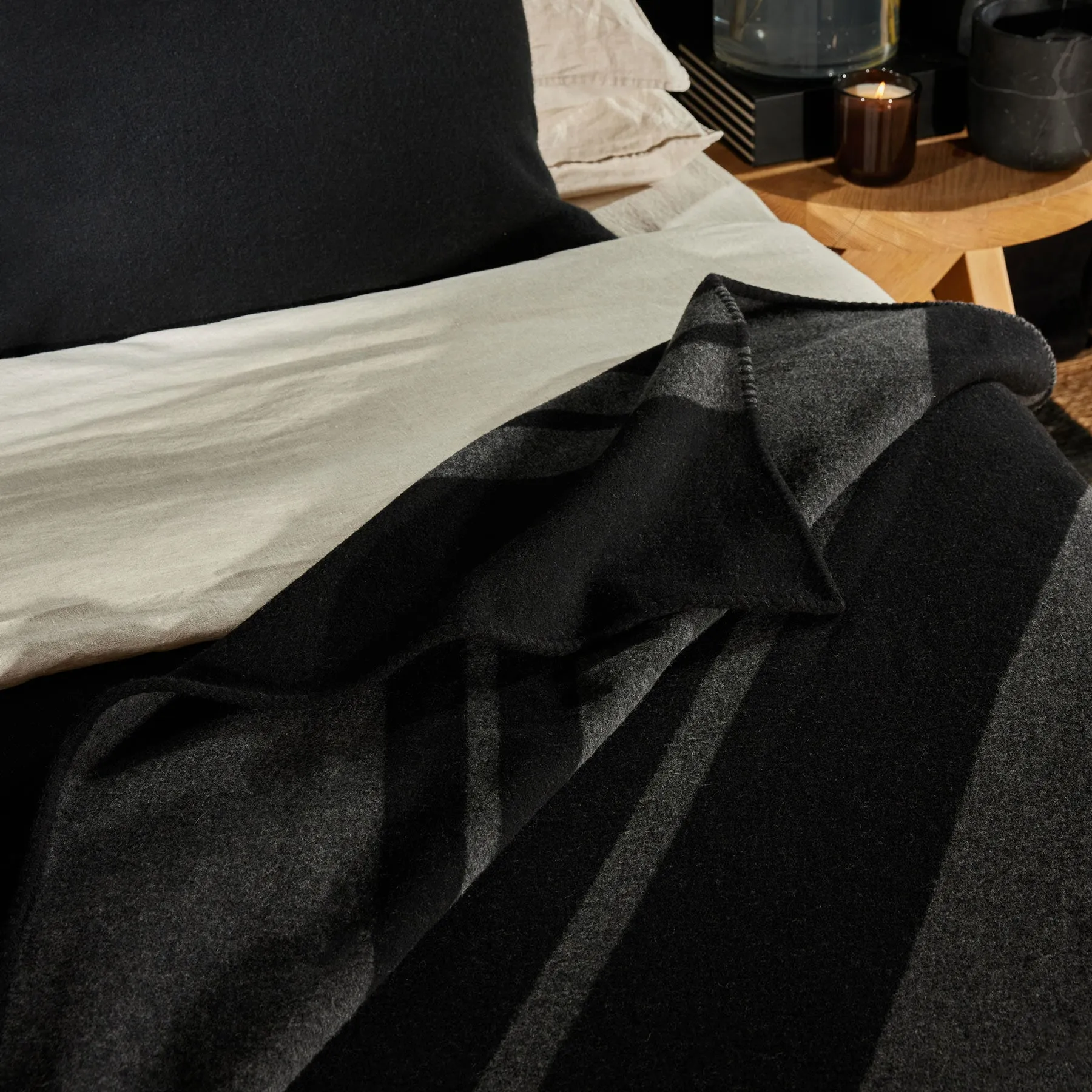 Sarti Stripe Soft Wool Blanket Gift Box - Black/Lead