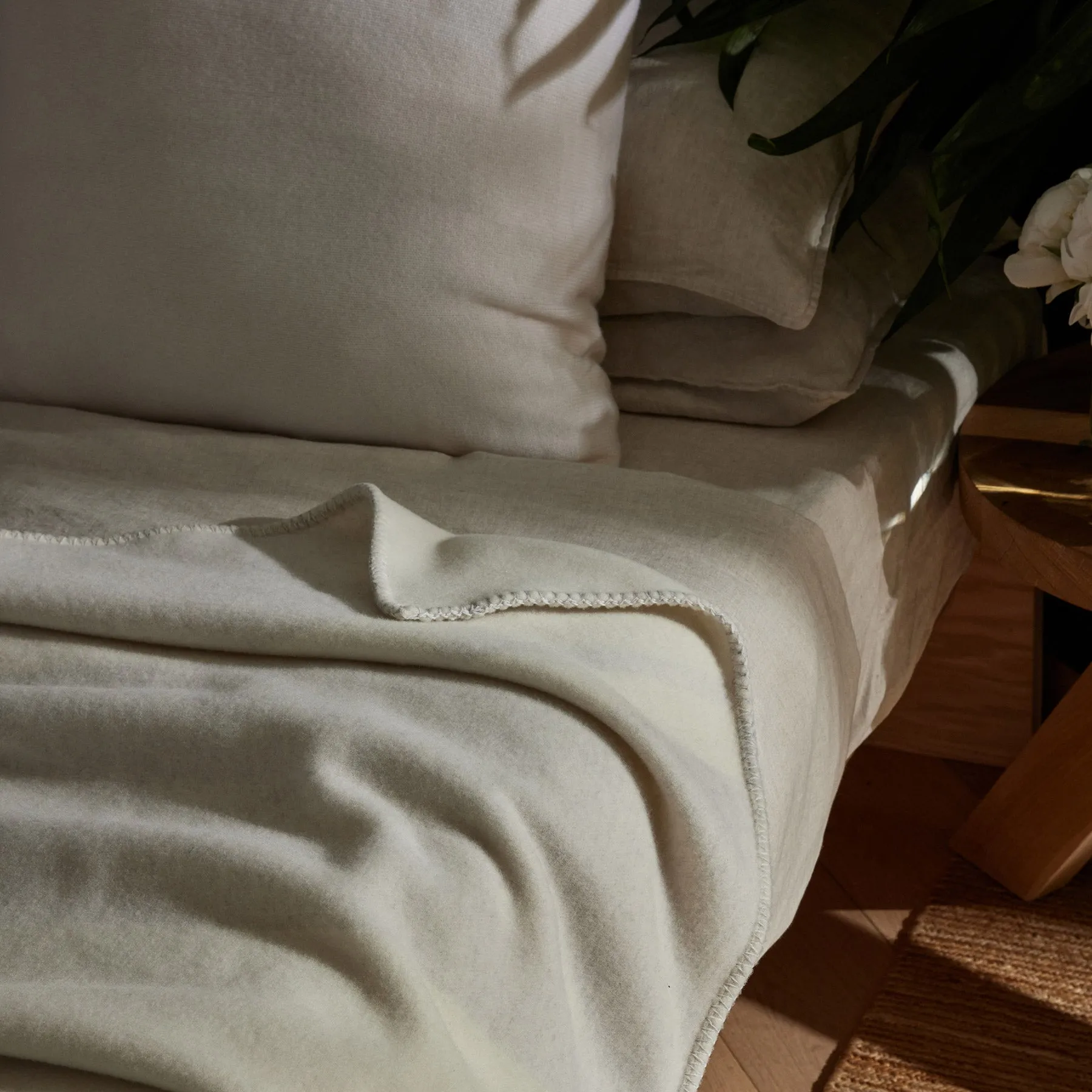 Sarti Stripe Soft Wool Blanket Gift Box - Ecru/Fog