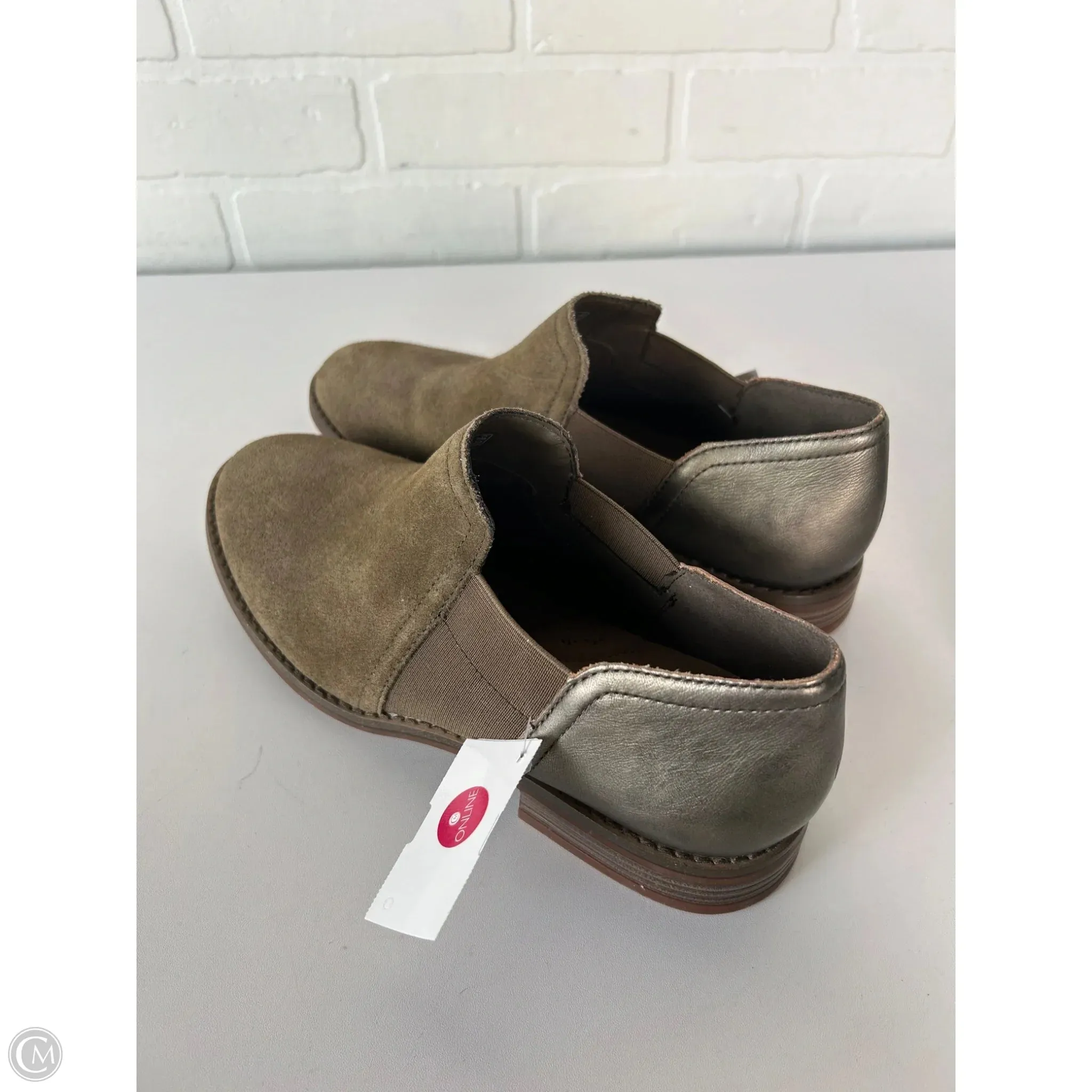 Shoes Flats By Clarks In Green, Size: 8.5