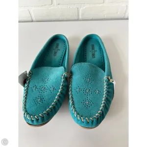 Shoes Flats By Minnetonka In Blue, Size: 11