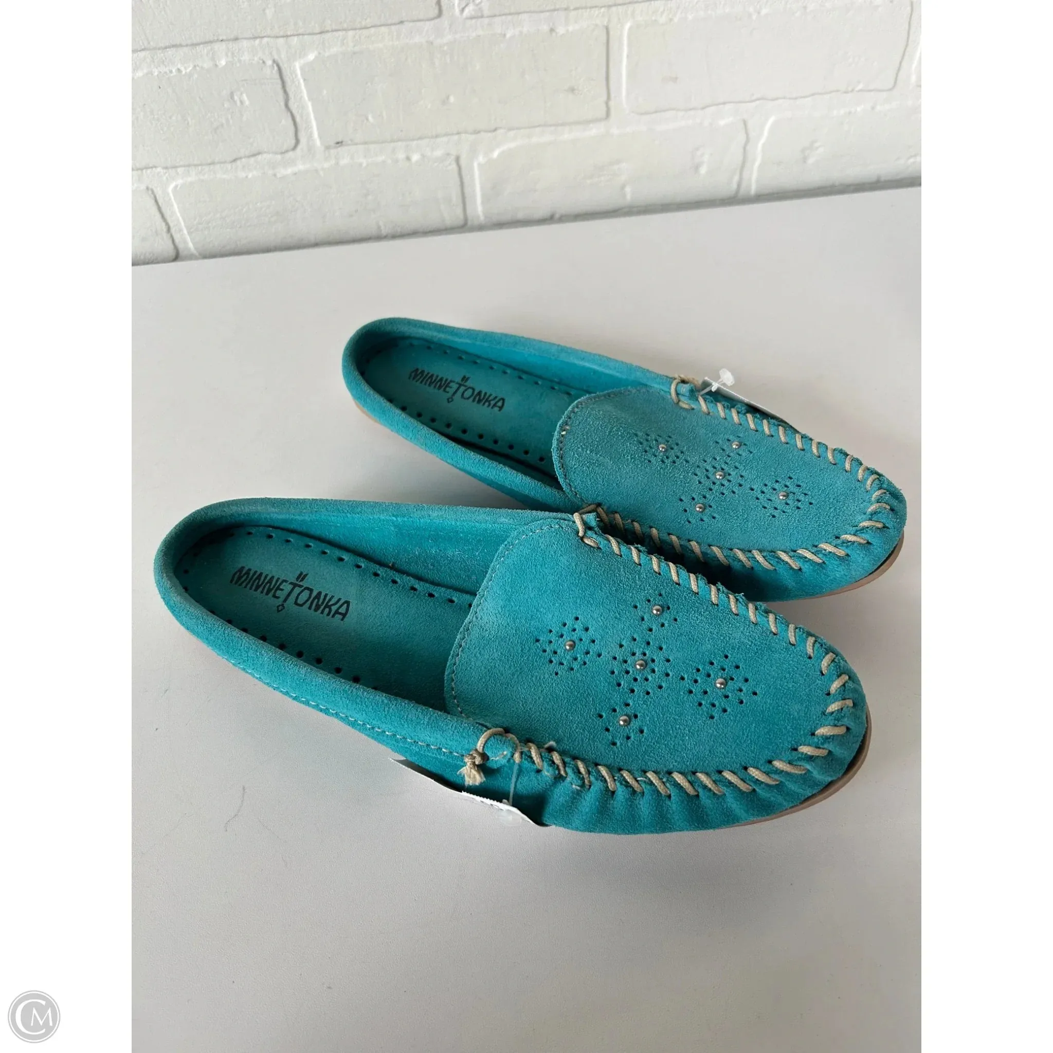 Shoes Flats By Minnetonka In Blue, Size: 11