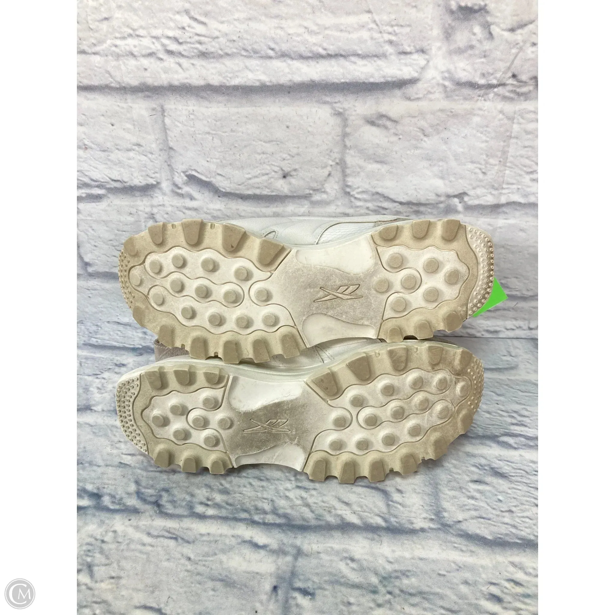 Shoes Sneakers By Reebok In Cream, Size: 8.5